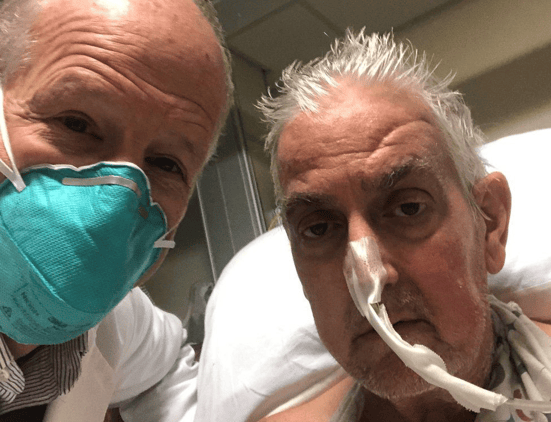 Sr. Bennet después de recibir un xenotrasplante 