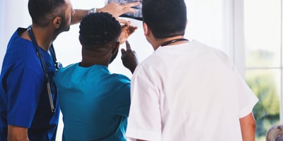 ¿Qué tipos de cirujanos existen y qué deberías tener en cuenta?