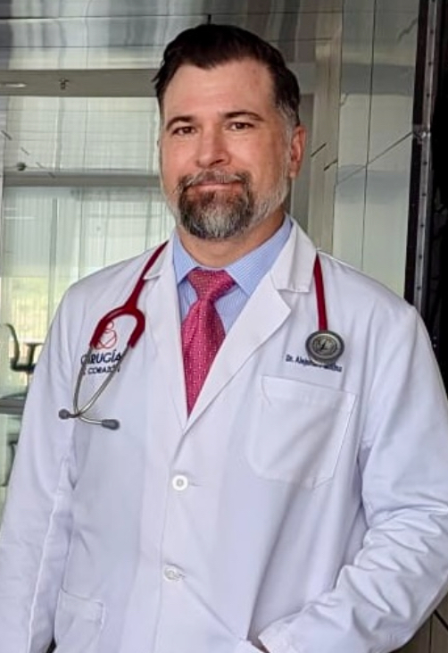 Dr. Alejandro Molina, cirujano cardiotorácico